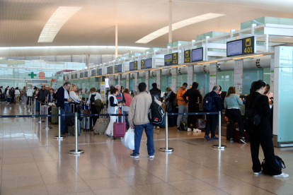 Vueling cancel·la 29 vols previstos per aquest diumenge al Prat per la vaga de tripulants de cabina