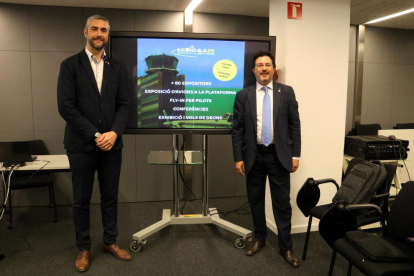 El secretari de Territori i Mobilitat, Isidre Gavín, amb el delegat del Govern a Lleida, Bernat Solé, en la presentació de la fira Lleida Air Challenge 2022