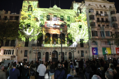 La projecció dels videomàpings acompanyats de música va despertar expectació.