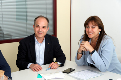 Jordi Turull y Laura Borràs ayer en la sede de Junts antes de anunciar su candidatura conjunta.