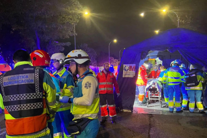 Efectivos de Emergencias Madrid, en Torrejón para atender a los heridos del atropello múltiple.