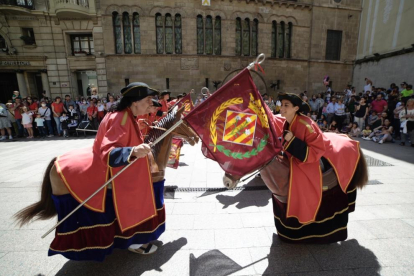 Els cavallets ballant durant els actes de cultura popular del dia de Sant Anastasi