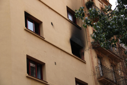 VÍDEO. Nueve heridos en un incendio en la tercera planta de un hotel de Barcelona