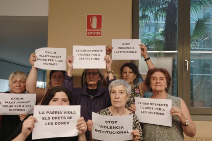 Dones de Lleida reclama a la Paeria que proporcione alojamiento a una mujer víctima de violencia machista