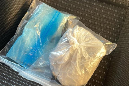 Les bosses de cocaïna localitzades pels Mossos sota el seient d'un vehicle en un control a l'LL-12.