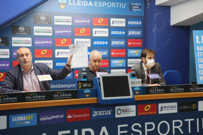 Luis Pereira, al centre, ahir amb Vicente Javaloyes i Marc Torres durant la roda de premsa.