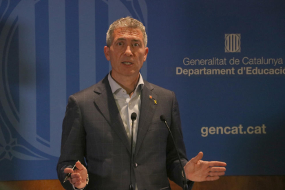El conseller de Educación, Josep Gonzàlez-Cambray, en rueda de prensa.