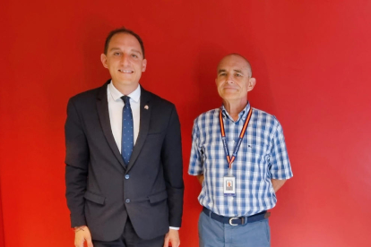 José Crespín visitó ayer a Josep Mesegué en la comisaría de Lleida. 
