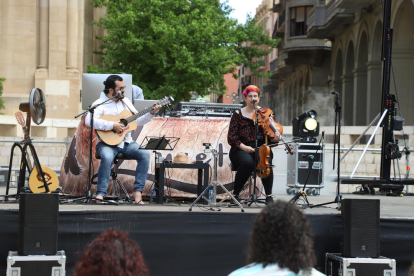 Joan Baró i Núria García, el duo Lauzeta, el maig de l’any passat a la festa major de Lleida.