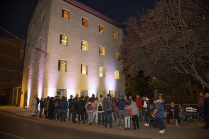 La inauguració del molí, a l’avinguda de les Garrigues, va generar expectació entre els veïns.
