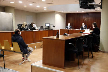 L'acusat de violar una dona embarassada a Miralcamp, durant el judici a l'Audiència de Lleida