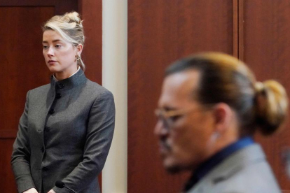 Amber Heard y Johnny Depp en el juicio de mayo