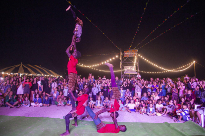 El Cor Safari va fer les delícies del públic del Paupaterres amb acrobàcies i danses africanes.
