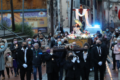 El Desclavament de la Granadella - La Granadella tornarà a viure demà l’entrada dels Armats a l’església per baixar la figura de Jesucrist clavat a la creu. A la imatge, un dels moments de l’últim Desclavament celebrat abans de la Covid.