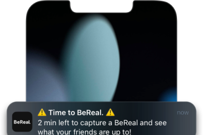 La notificació que apareix a BeReal i que deixa dos minuts de marge per pujar fotos.