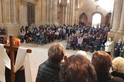 La procesión estrenó el paso de Jesús con la Cruz frente a Maria.