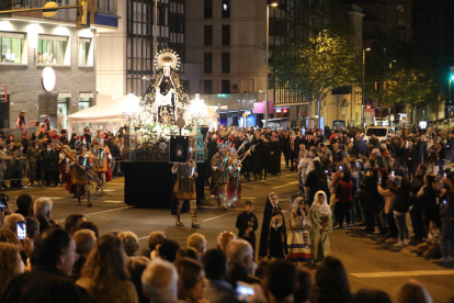 La procesión estrenó el paso de Jesús con la Cruz frente a Maria.