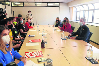 Els sindicalistes es van reunir amb el conseller Gonzàlez-Cambray després de passar la nit a la conselleria.