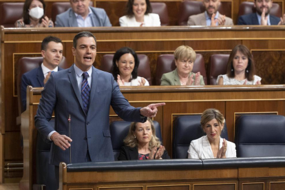 El presidente del Gobierno, Pedro Sánchez, interviene en la sesión plenaria en el Congreso de los Diputados.