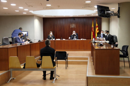 L'Audiència de Lleida durant el judici al caporal de la Guàrdia Urbana acusat de falsificar documents per perjudicar un superior