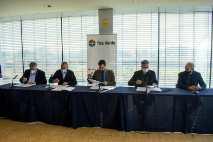 La firma del conveni per dotar la Fira de Lleida d’un nou pavelló.