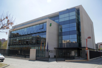 Vista de la sede del Instituto Nacional de la Seguridad Social en Lleida, en el barrio de Cappont. 