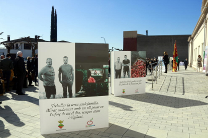 Aitona dona el tret de sortida al 10è aniversari de Fruiturisme amb una exposició fotogràfica dedicada als seus pagesos