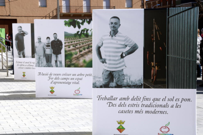Aitona da el tiro de salida al 10.º aniversario de Fruiturisme con una exposición fotográfica dedicada a sus campesinos
