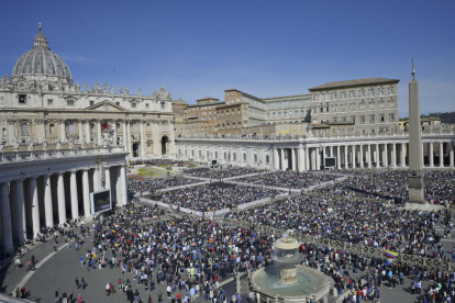 Unas 50.000 personas acudieron a la misa de ayer.