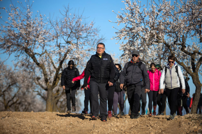 Unas 200 personas participaron en la caminata de Arbeca.