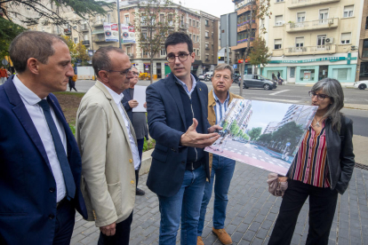 Crespín, Pueyo, Postius y los ediles Joan Ramon Castro y Sandra Castro, ayer en Prat de la Riba. 