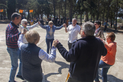 Mollerussa. Barbacoas a pleno rendimiento en el Parc de la Serra de la capital del Pla d’Urgell. 