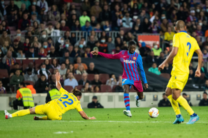 Sense grada d’animació - La zona va quedar buida al partit d’ahir en protesta per la massiva presència de seguidors de l’Eintracht de Frankfurt en la tornada dels quarts de final de l’Europa League. Avui està previst que Laporta doni mé ...