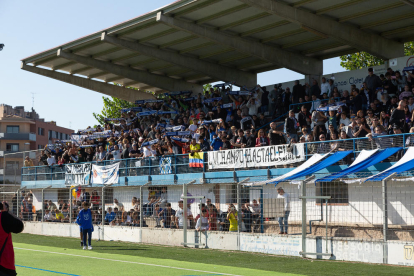 La tribuna del Municipal de Mollerussa, diumenge amb el Rayo.