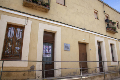 Imagen de la entrada de la escuela de Les Ventoses, en el municipio de Preixens. 
