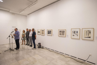 Presentació ahir al Museu Morera de la cessió de la Diputació de les fotos de Palmira Puig.