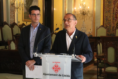 L'alcalde de Lleida, Miquel Pueyo, amb el primer tinent d'alcalde, Toni Postius, a la Paeria