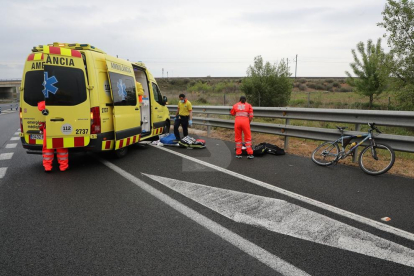 El herido fue trasladado en helicóptero al hospital Arnau de Vilanova de Lleida.