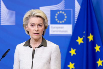 La presidenta de la Comissió Europea, Ursula von der Leyen, oferint una roda de premsa