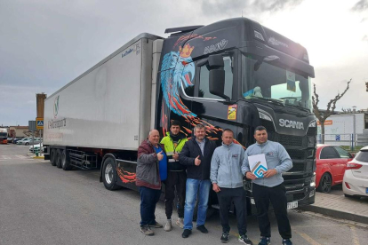 Surt de Guissona un segon camió amb ajuda humanitària per Ucraïna