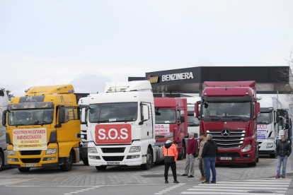 El Govern espanyol ofereix 500 milions per abaratir el gasoil als transportistes