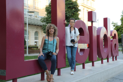 Sílvia Riera, en primer término, y Fanny Esteve, detrás.