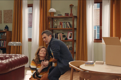 L'actriu Cristina Genebat i l'actor Julio Manrique simulen un atac de cor de la primera durant l'emissió d'una sèrie en directe a TV3 en una acció preparada que ha esdevingut l'espot de La Marató, dedicada a les malalties cardiovasculars