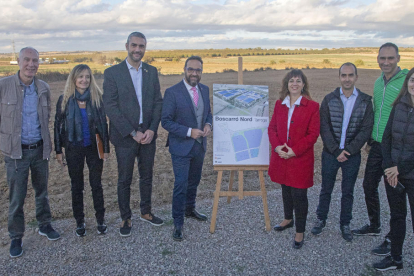 Las autoridades visitaron ayer los terrenos donde se construirá el nuevo polígono industrial de Tàrrega.