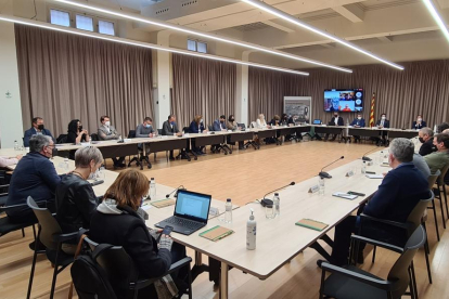 Imagen de la reunión de ayer en la Diputación de la comisión de seguimiento del plan de Rodalies. 