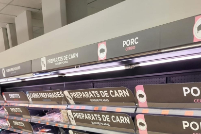 La secció de carn d’un supermercat a Lleida va quedar ahir a la tarda sense existències.