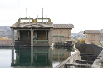 El salt hidroelèctric de l’empresa Hidrodata al Canal Principal de Pinyana a Castillonroi.