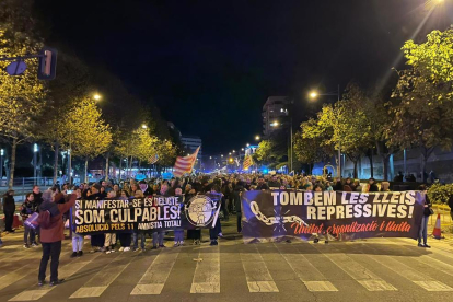 Capçalera de la manifestació en el moment de sortir de Rambla d'Aragó.
