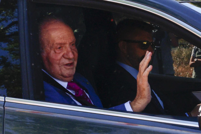 El rei emèrit Joan Carles I, ahir a l’arribar al Palau de la Zarzuela.