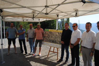 El presidente de la Diputación, Joan Talarn, presentó ayer en Moror, el nuevo trazado de la vía. 